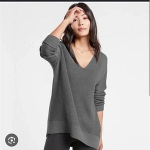 Athleta Hanover V Neck Sweater Merino Wool V Neck dark cool gray color size XS